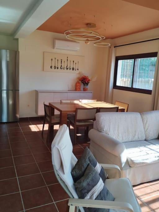 Suite En Sierramagna, Piscina Abierta El Ronquillo Exterior foto
