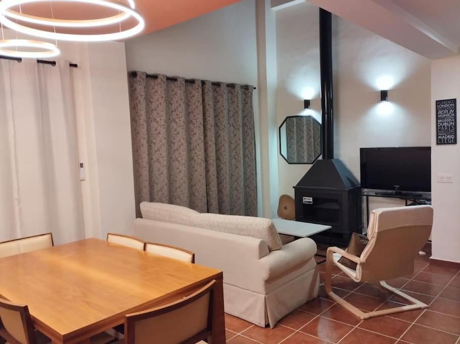 Suite En Sierramagna, Piscina Abierta El Ronquillo Exterior foto