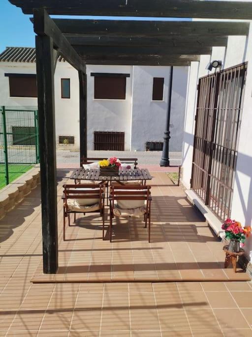 Suite En Sierramagna, Piscina Abierta El Ronquillo Exterior foto