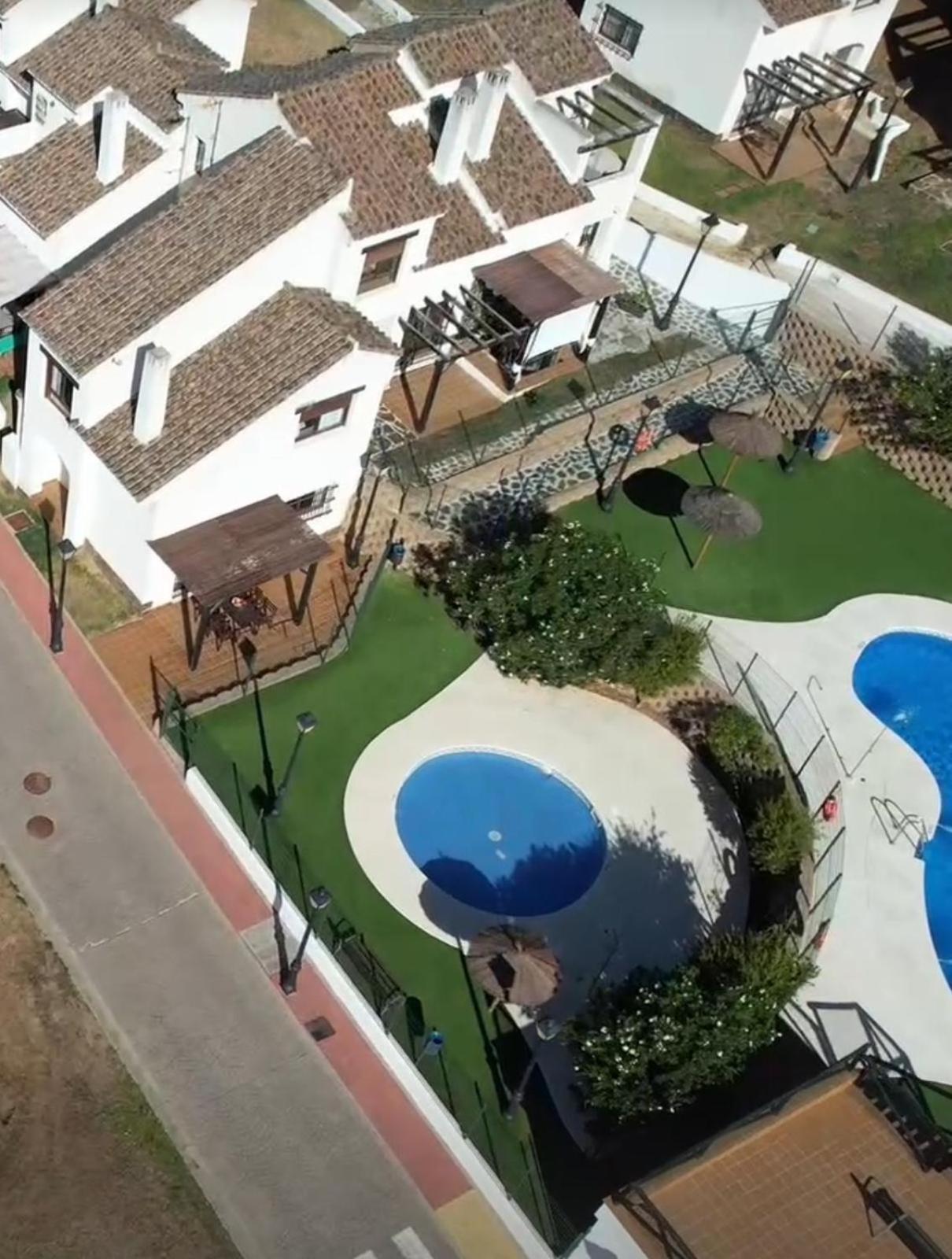 Suite En Sierramagna, Piscina Abierta El Ronquillo Exterior foto