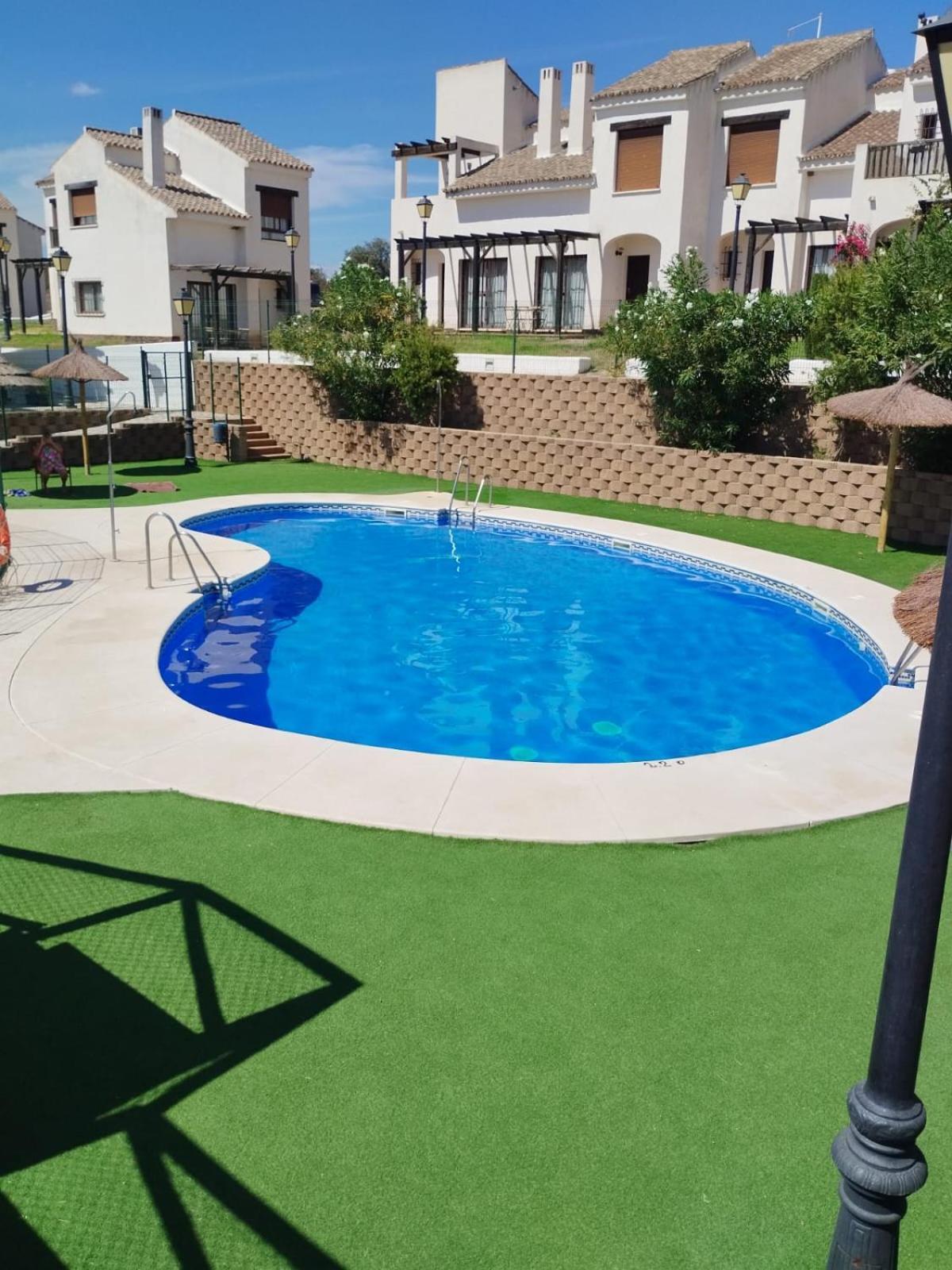 Suite En Sierramagna, Piscina Abierta El Ronquillo Exterior foto